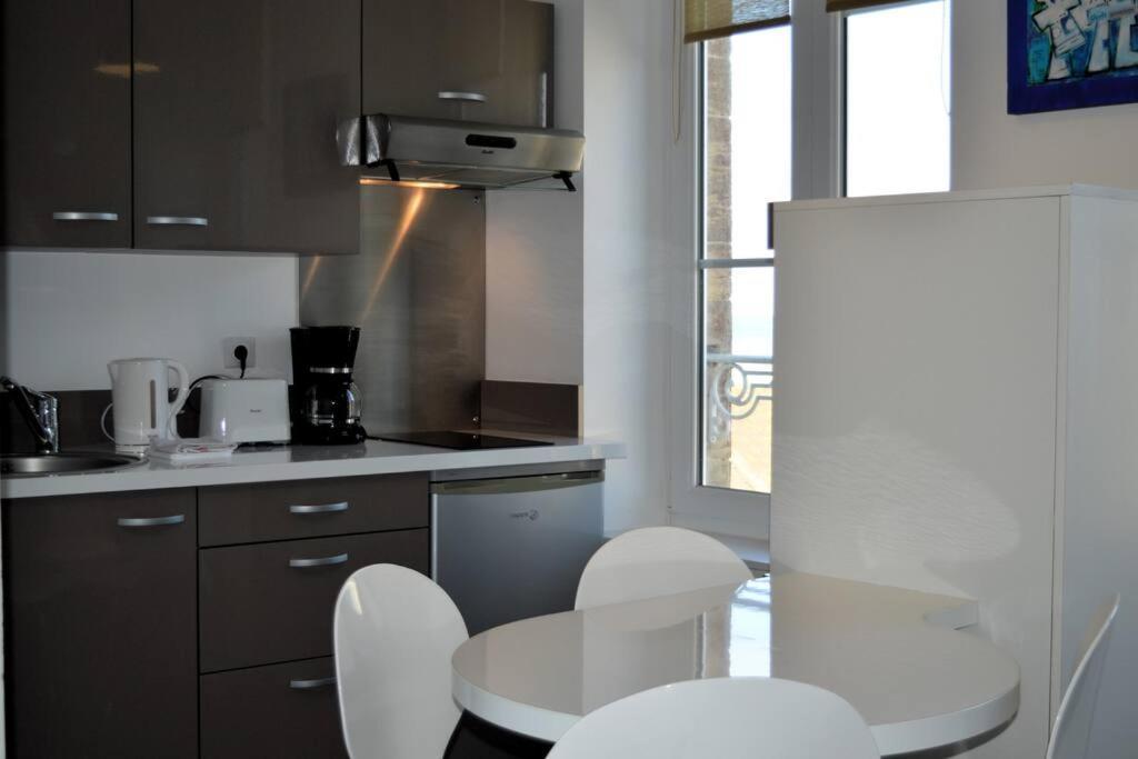Le Joffre - Studio Sur La Digue En Centre Ville Arromanches-les-Bains Ngoại thất bức ảnh