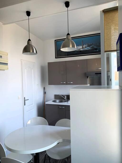 Le Joffre - Studio Sur La Digue En Centre Ville Arromanches-les-Bains Ngoại thất bức ảnh